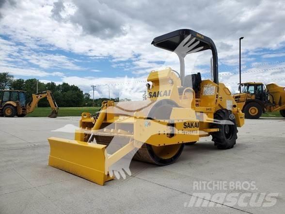 Sakai SV204TB Walce jednobębnowe
