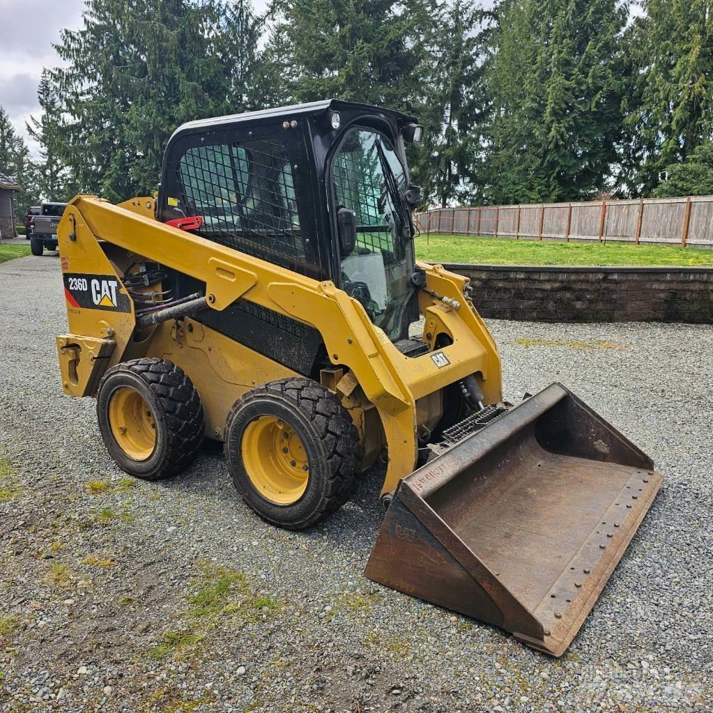 CAT 236D Ładowarki burtowe