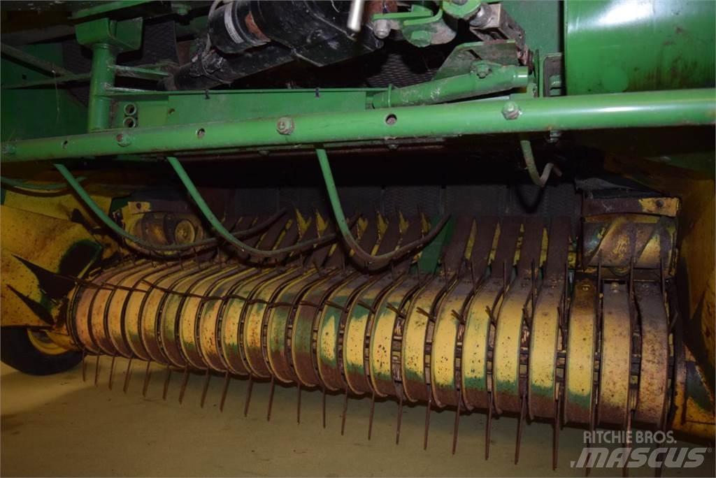 John Deere 580 Prasy zwijające
