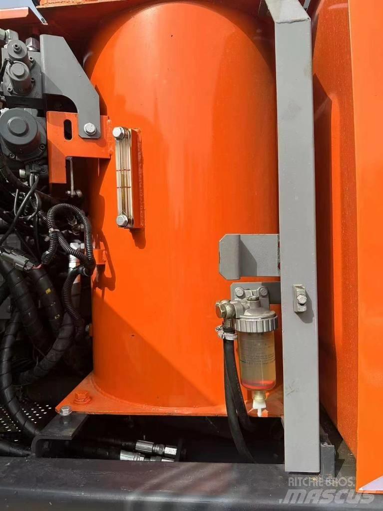 Hitachi 130 Koparki gąsienicowe