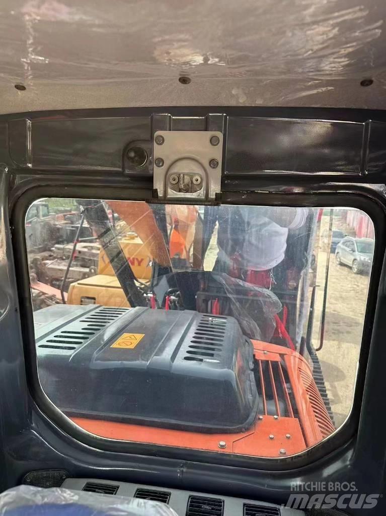 Hitachi 130 Koparki gąsienicowe