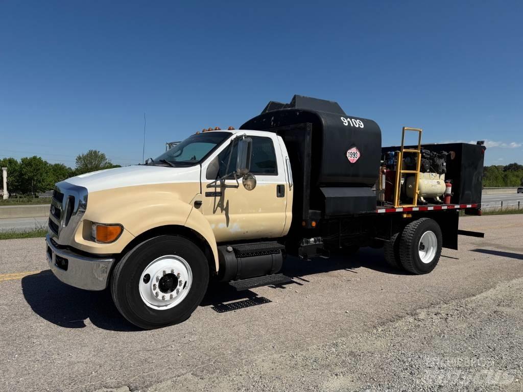 Ford F 750 XLT Pojazdy komunalne