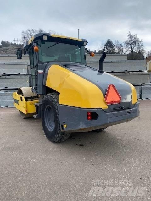 Dynapac CA1500D, Vält Walce jednobębnowe