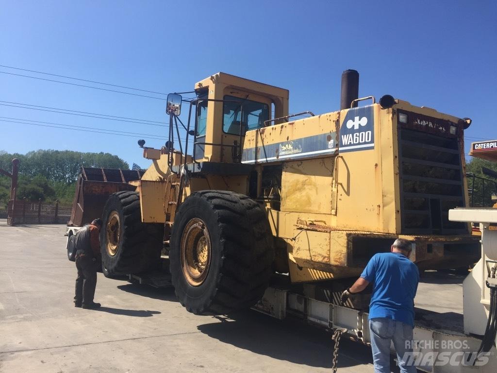 Komatsu WA600-1 Ładowarki kołowe