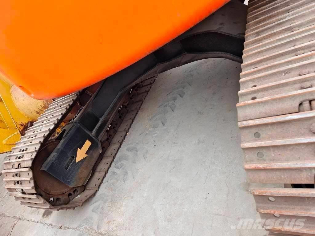 Hitachi ZX 135 US Koparki gąsienicowe