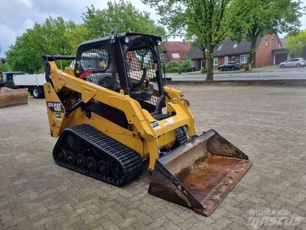CAT 257 D Ładowarki burtowe
