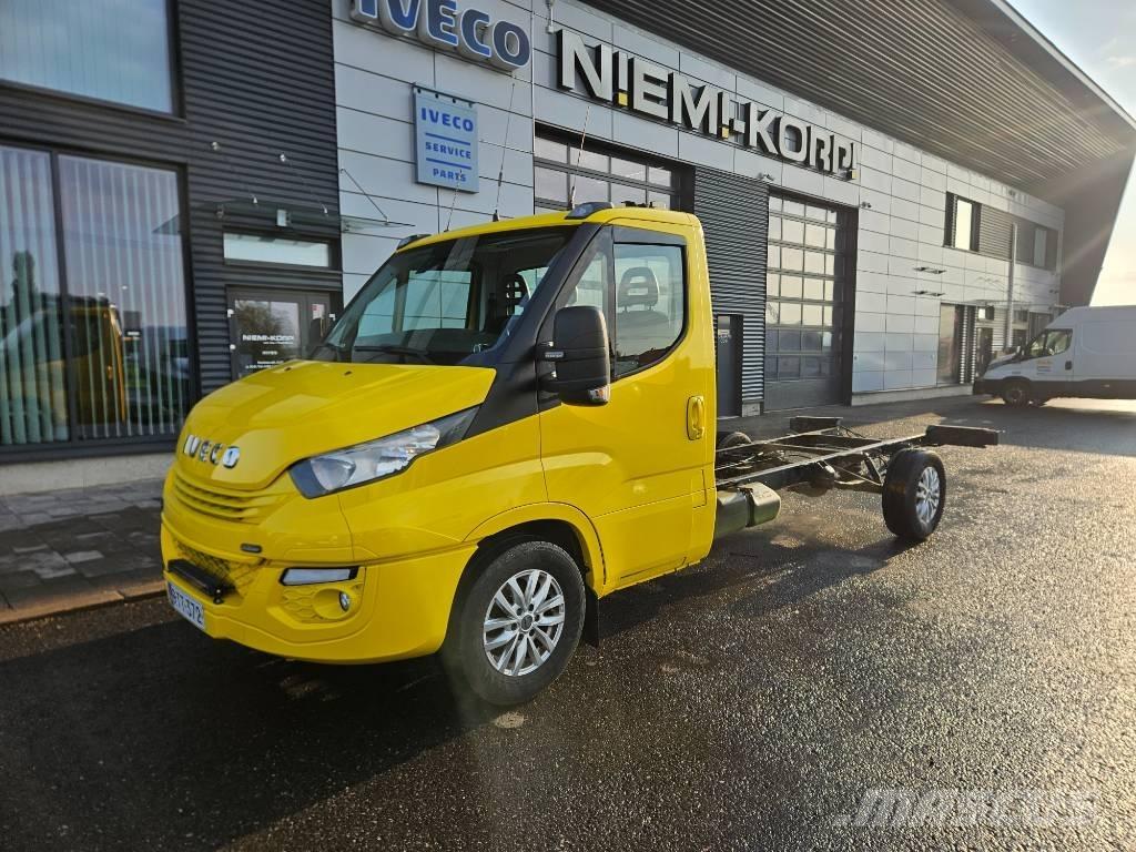 Iveco 35S18 Samochody dostawcze ze skrzynią zamkniętą