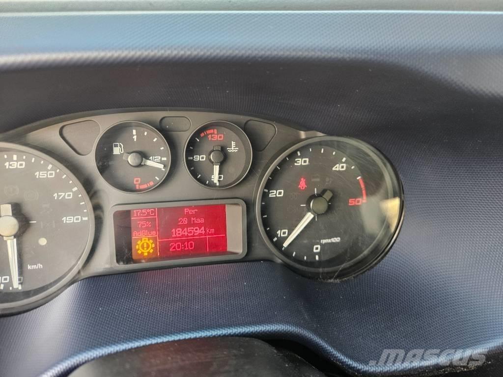 Iveco 35S18 Samochody dostawcze ze skrzynią zamkniętą