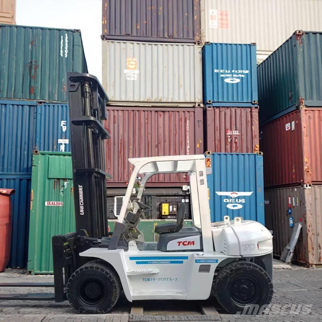 TCM FD 70 Z8 Samochody ciężarowe ze skrzynią zamkniętą