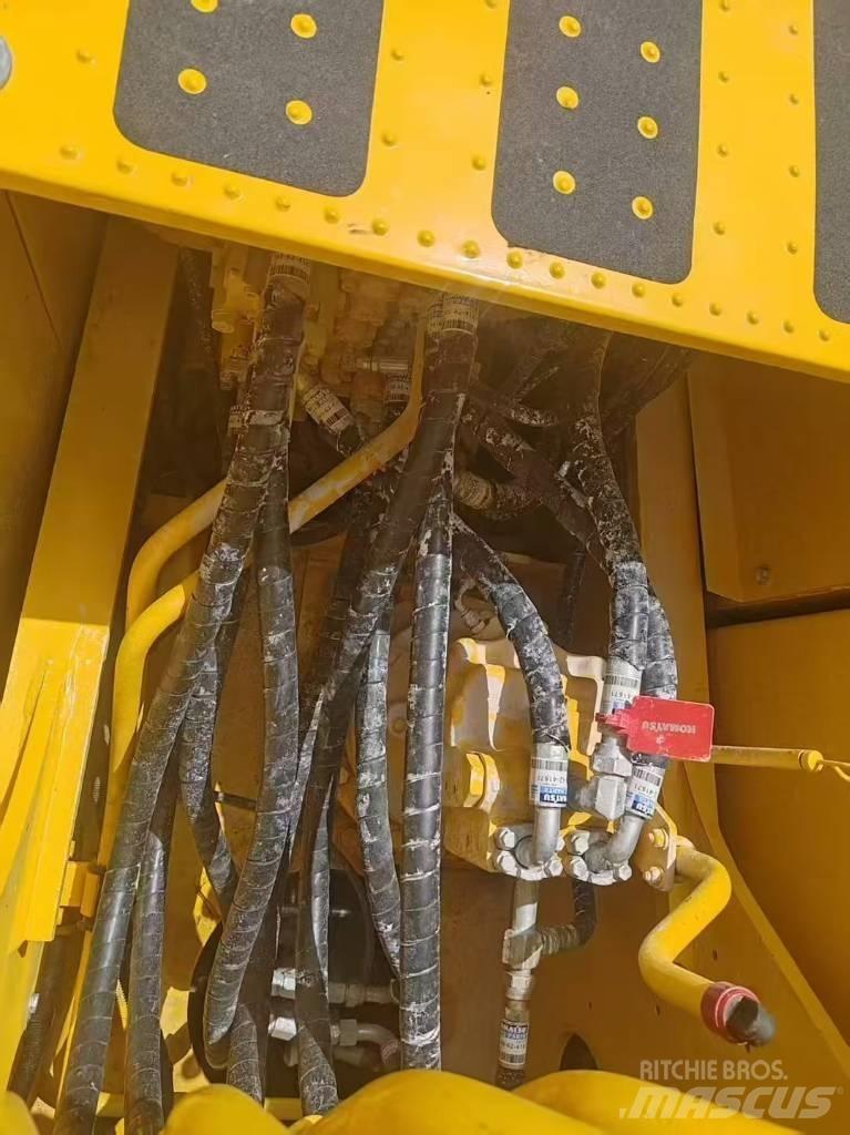 Komatsu 200-8 Koparki gąsienicowe