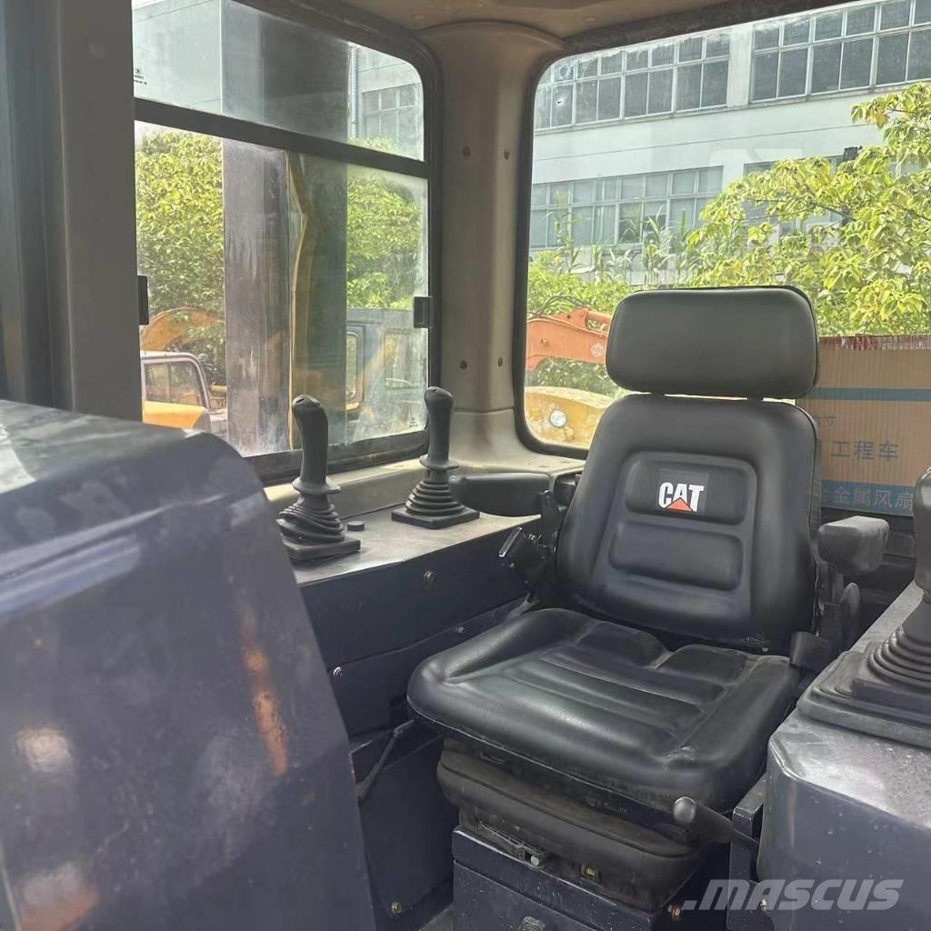 CAT D 8 R Spycharki gąsienicowe