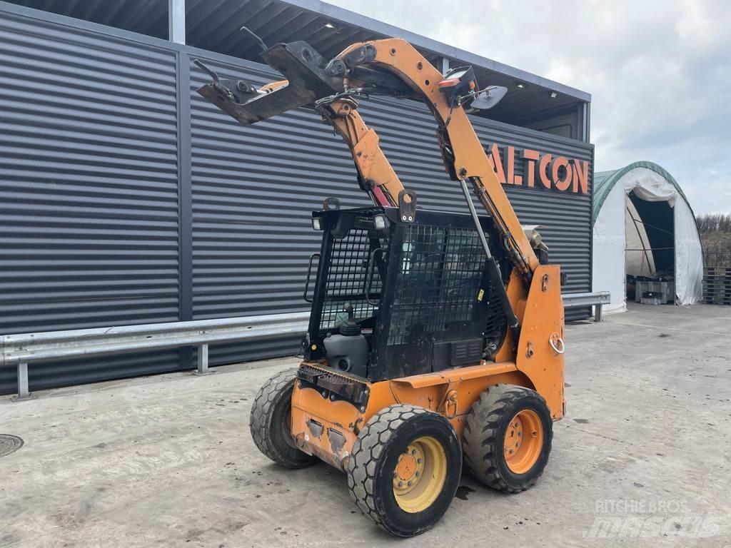 CAT 226B Skidery