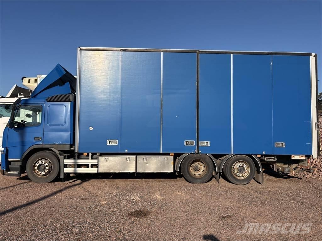 Volvo FM330 6x2 Samochody ciężarowe ze skrzynią zamkniętą
