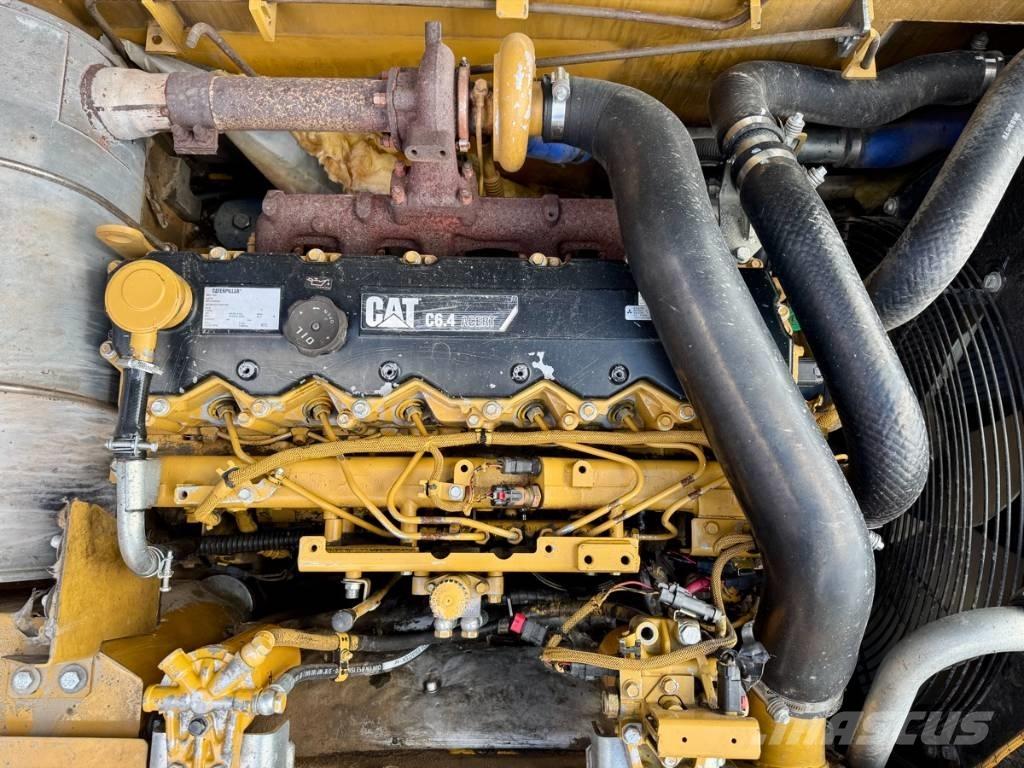 CAT 323 D Koparki gąsienicowe