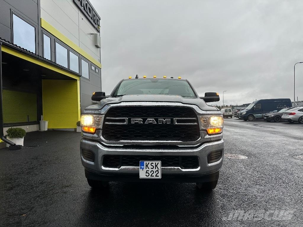 RAM 2500 Tradesman Pick-upy / Pojazdy z otwieranymi burtami