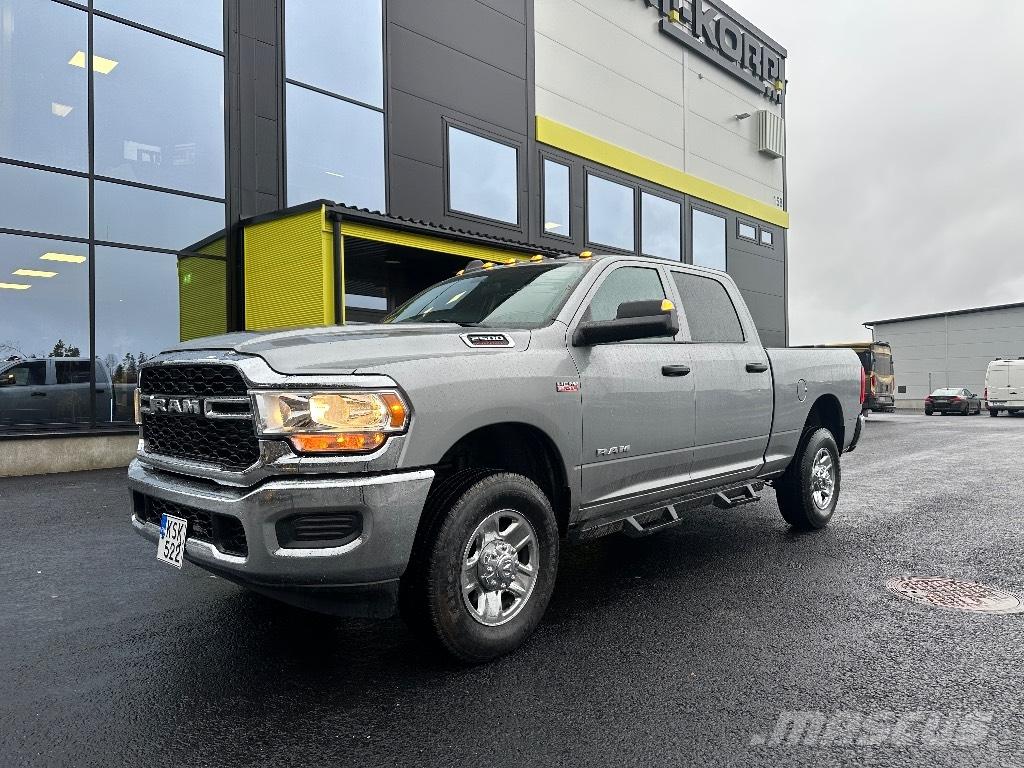 RAM 2500 Tradesman Pick-upy / Pojazdy z otwieranymi burtami
