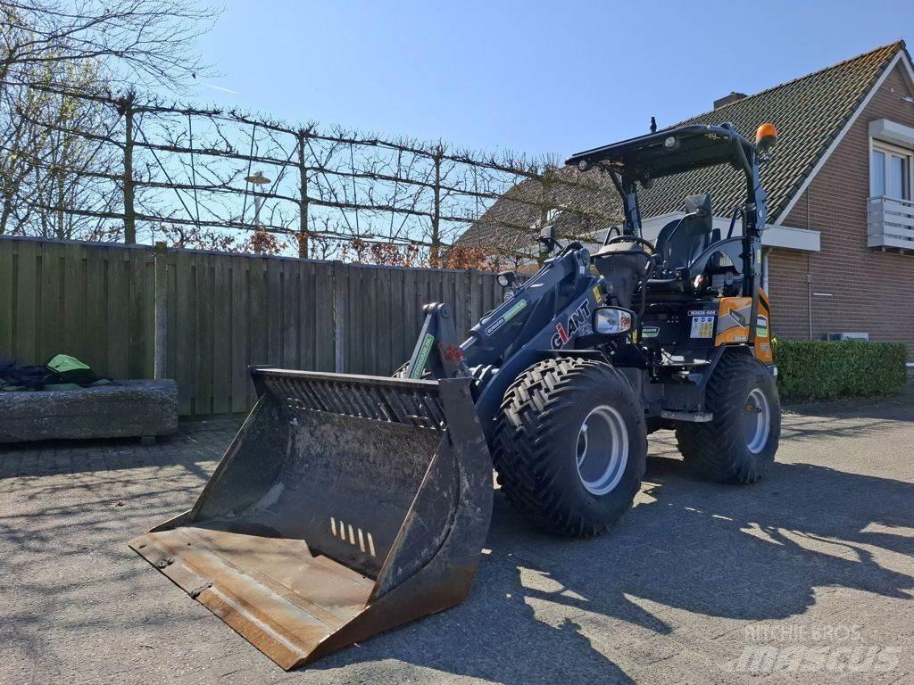 GiANT G2500 Ładowacze i koparki czołowe