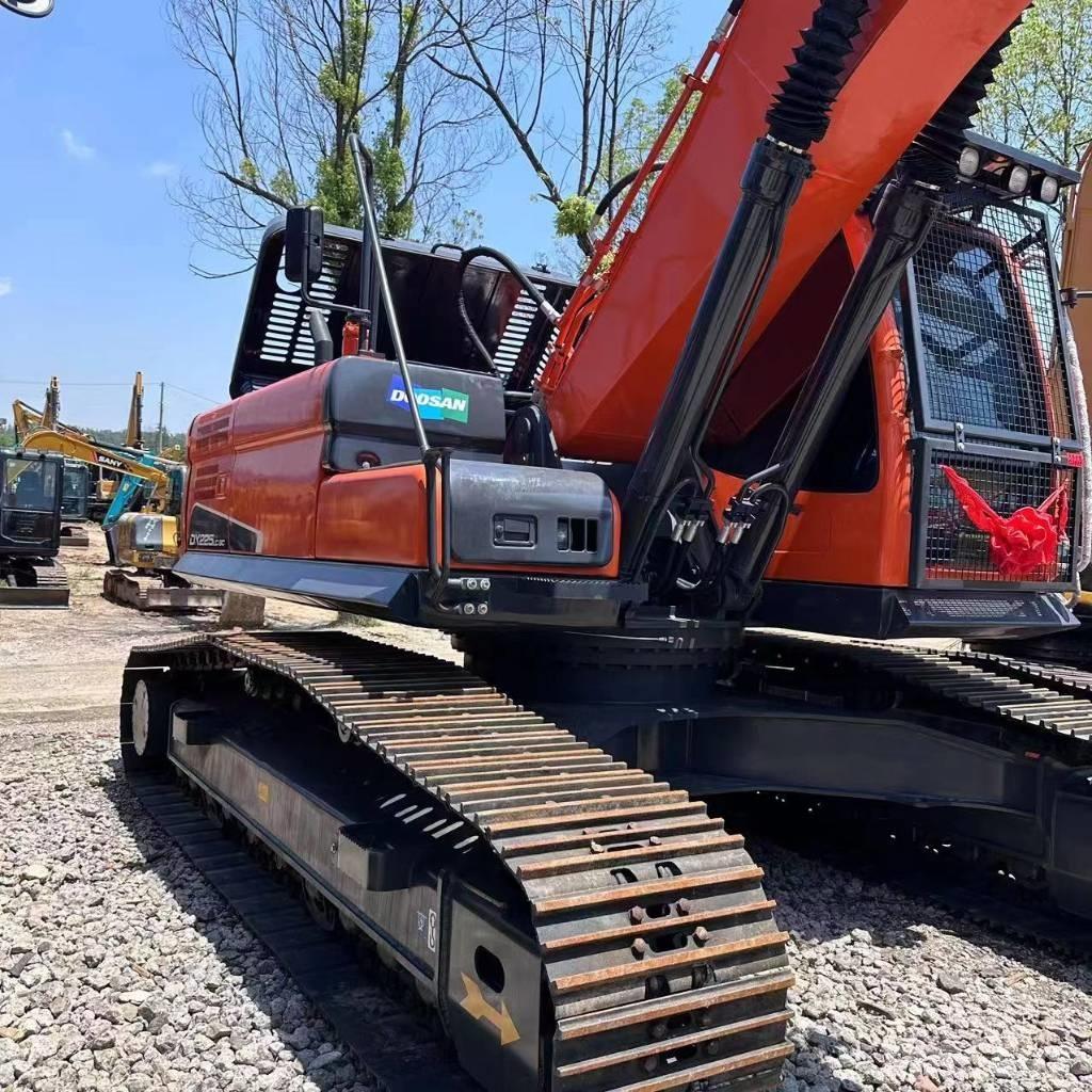 Doosan DX 225 LC Koparki gąsienicowe