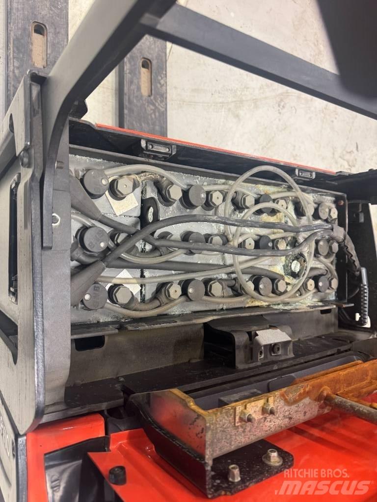 Toyota LPE 220 Wózki widłowe unoszące z platformą dla operatora