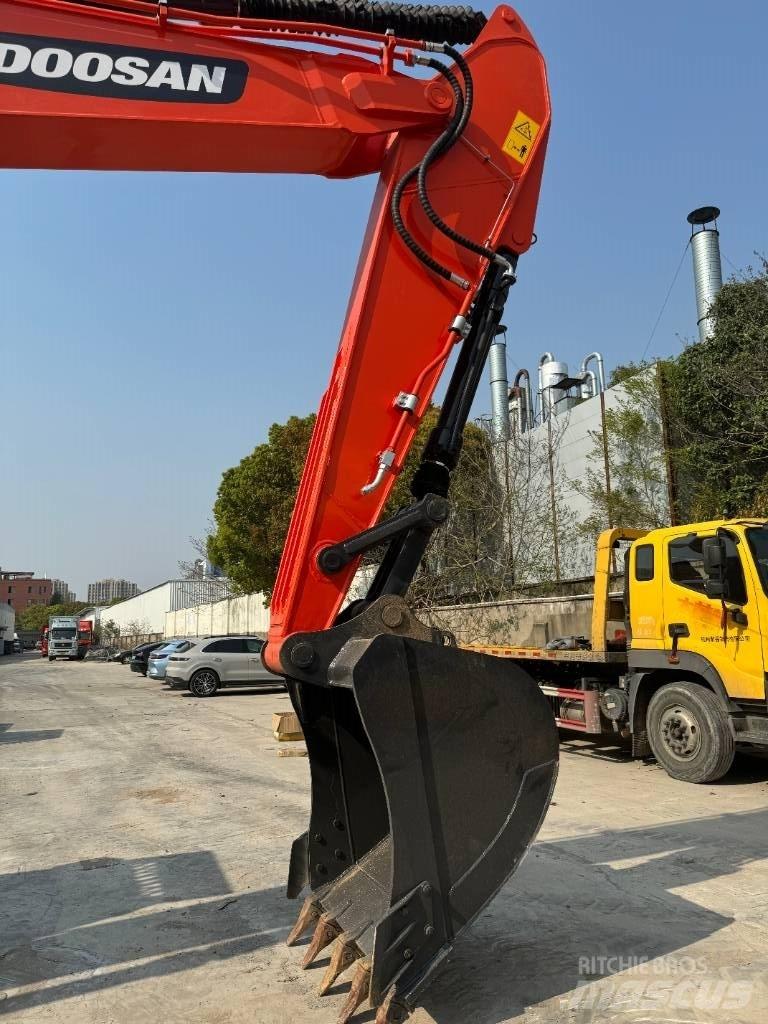 Doosan DX 225 LC Koparki gąsienicowe