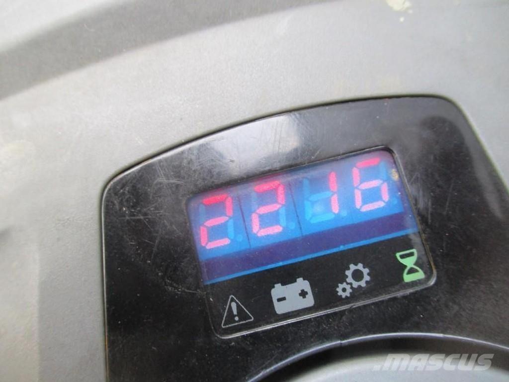 Toyota LPE200 Wózki widłowe unoszące z platformą dla operatora