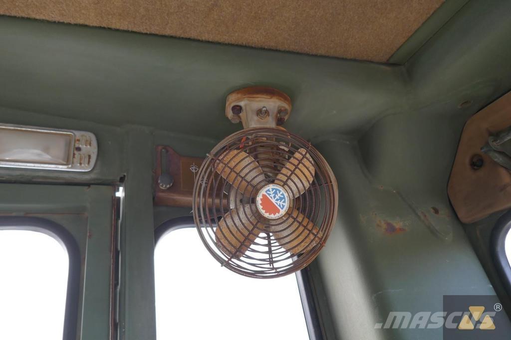 CAT 130G Ex-army Równiarki