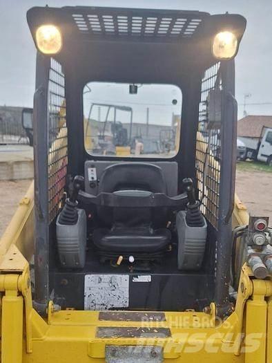 Komatsu SK815 Miniładowarki