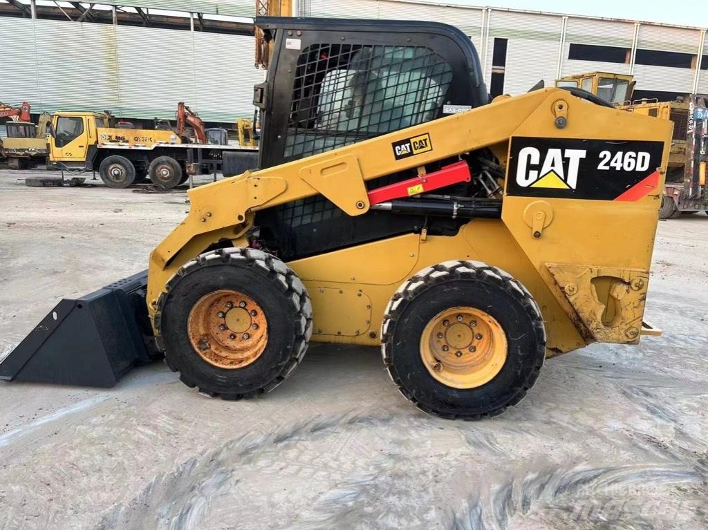 CAT 246 D Ładowarki burtowe