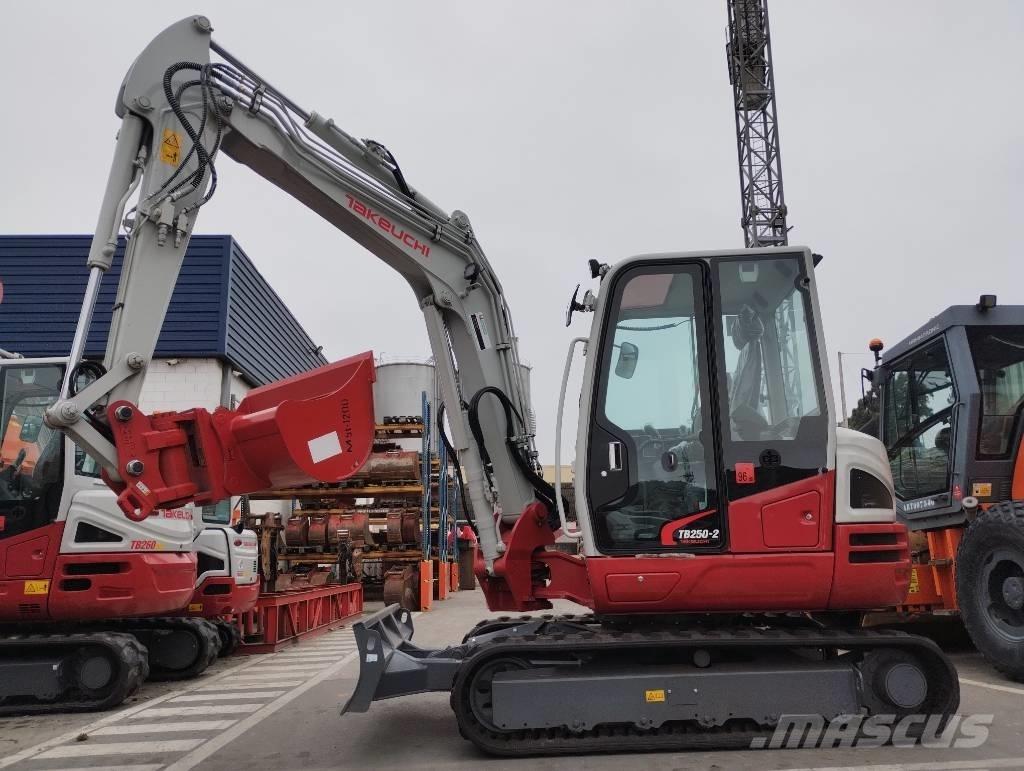 Takeuchi TB 250 2 Minikoparki