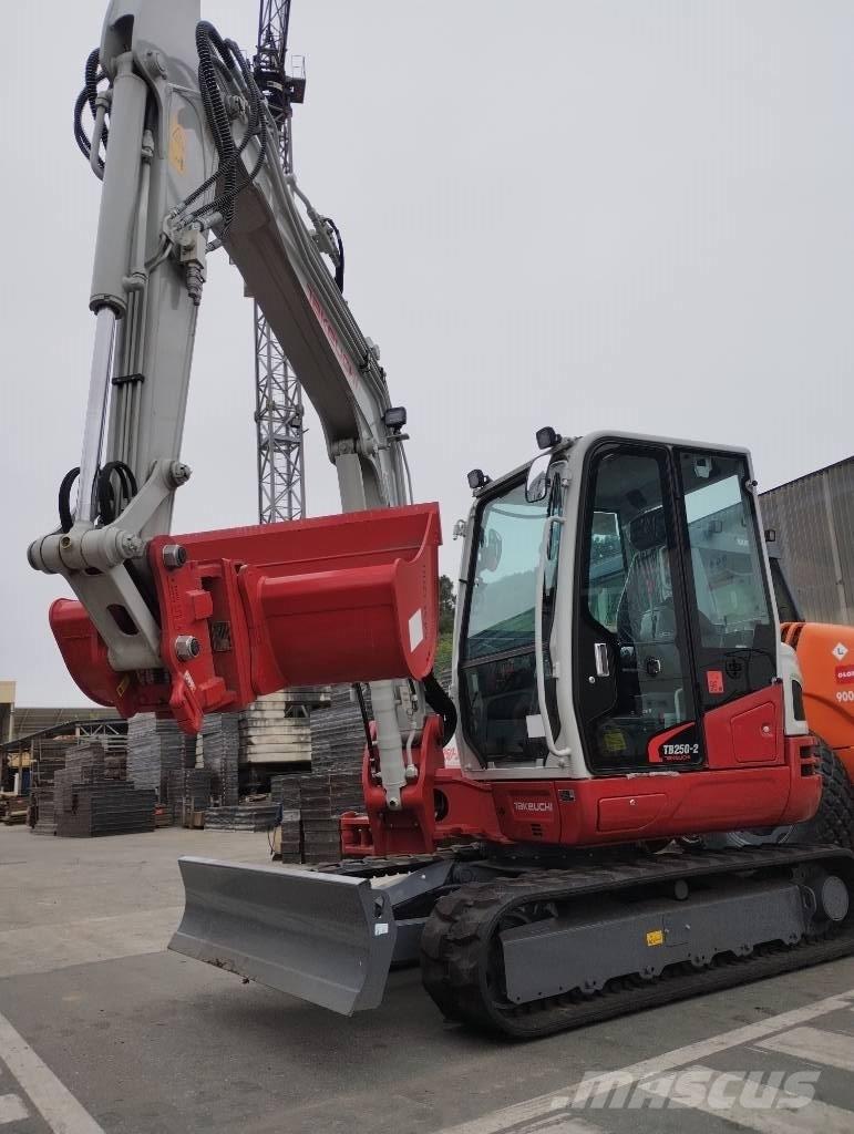 Takeuchi TB 250 2 Minikoparki