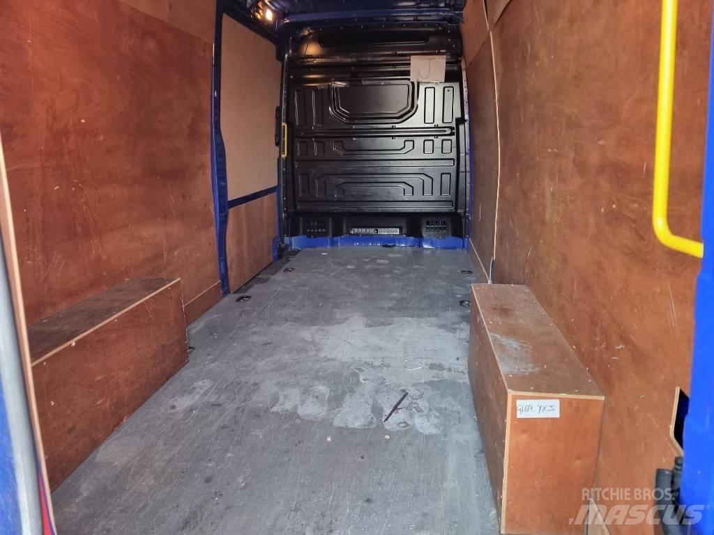 Volkswagen Crafter Samochody dostawcze ze skrzynią zamkniętą