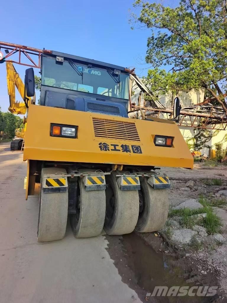 XCMG XP 263 Walce ogumione