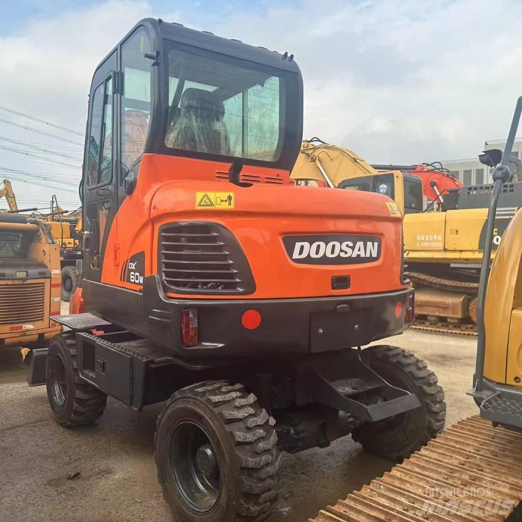 Doosan DX60W Koparki kołowe