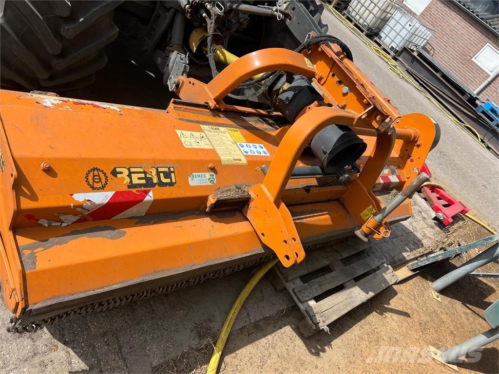 Berti Dual 280 Kosiarki na pola golfowe i stadiony