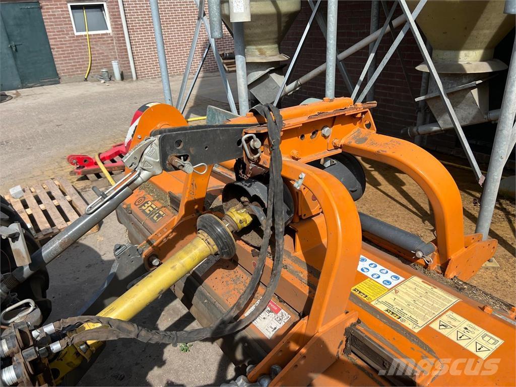 Berti Dual 280 Kosiarki na pola golfowe i stadiony