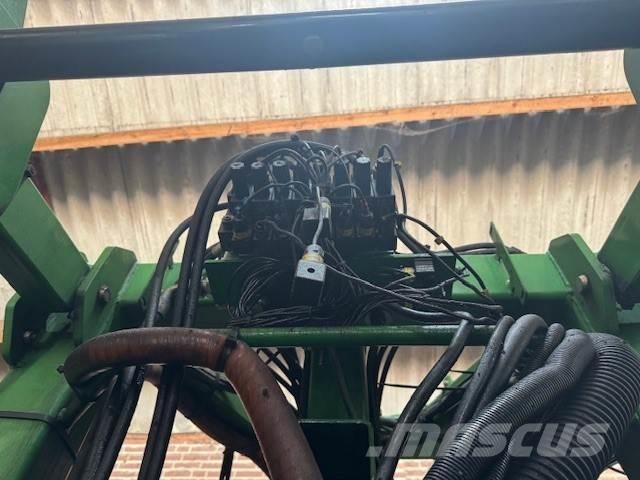 John Deere 832 Opryskiwacze samojezdne