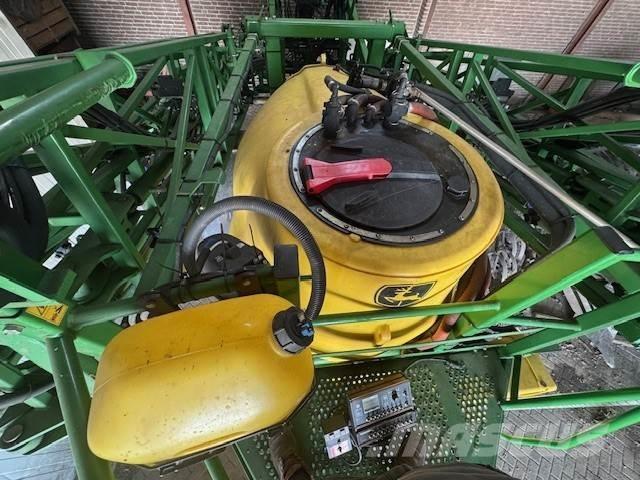 John Deere 832 Opryskiwacze samojezdne