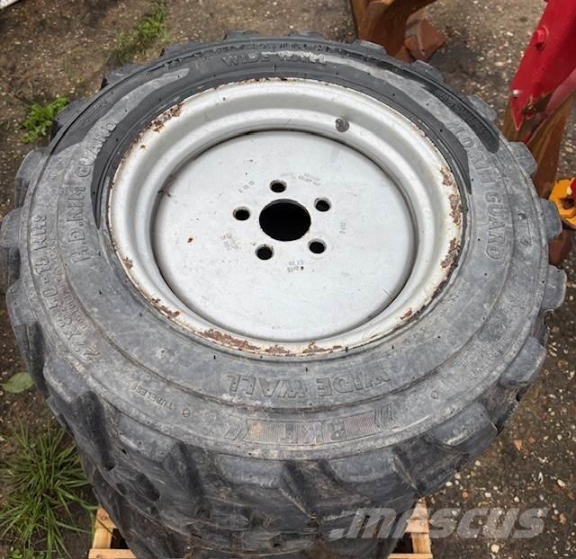  Set BKT 27x8.50-15 Opony, koła i felgi