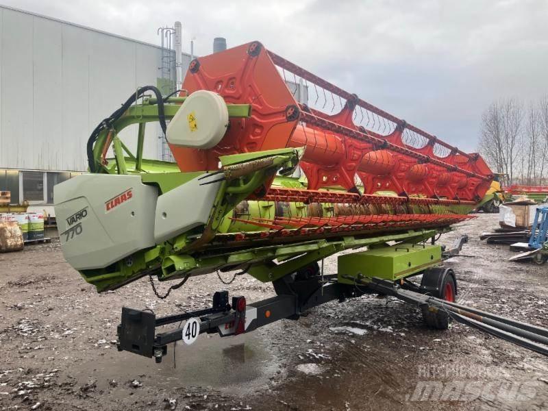 CLAAS LEXION 7400 Kombajny zbożowe