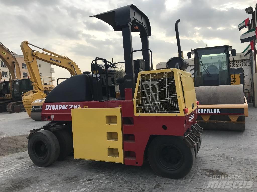 Dynapac CP 142 Walce ogumione