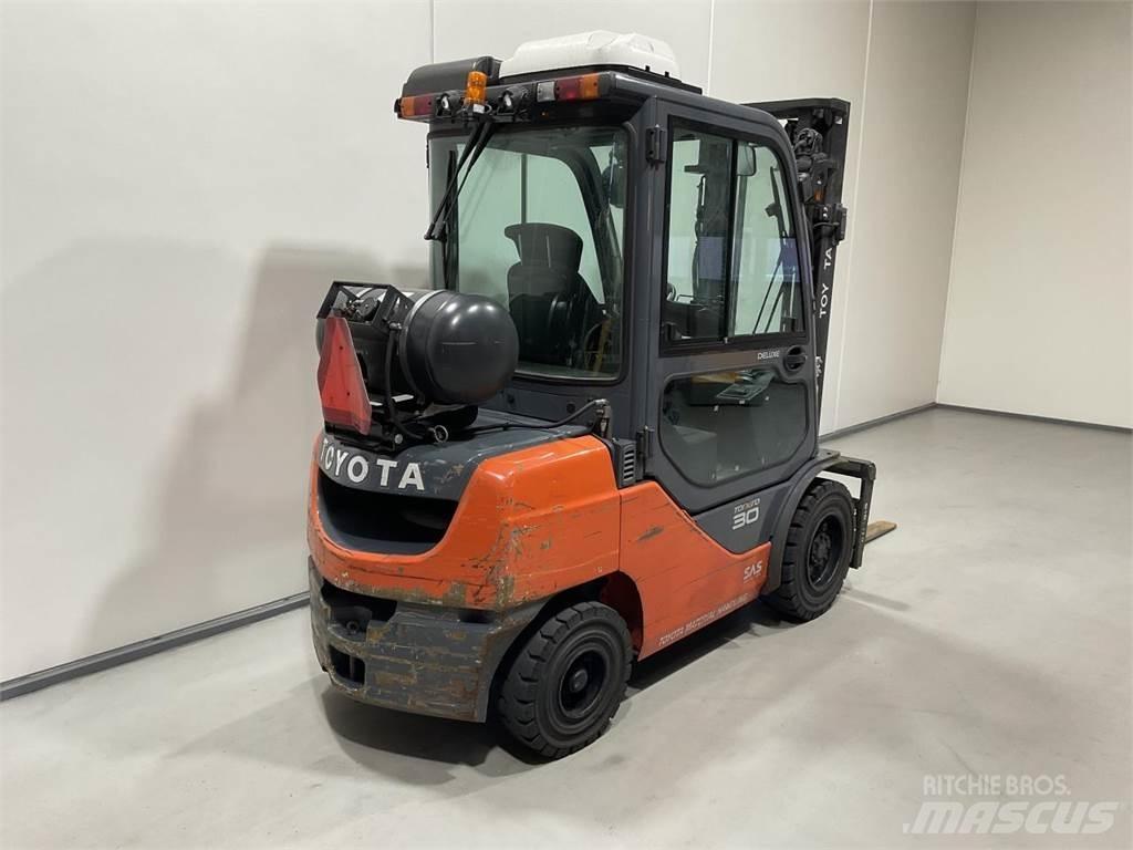 Toyota 02-8FGF30 Wózki LPG