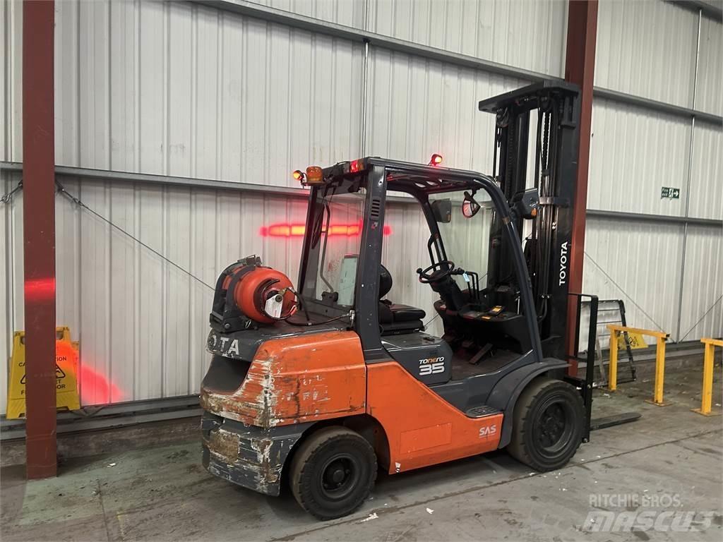 Toyota 02-8FGJF35 Wózki LPG