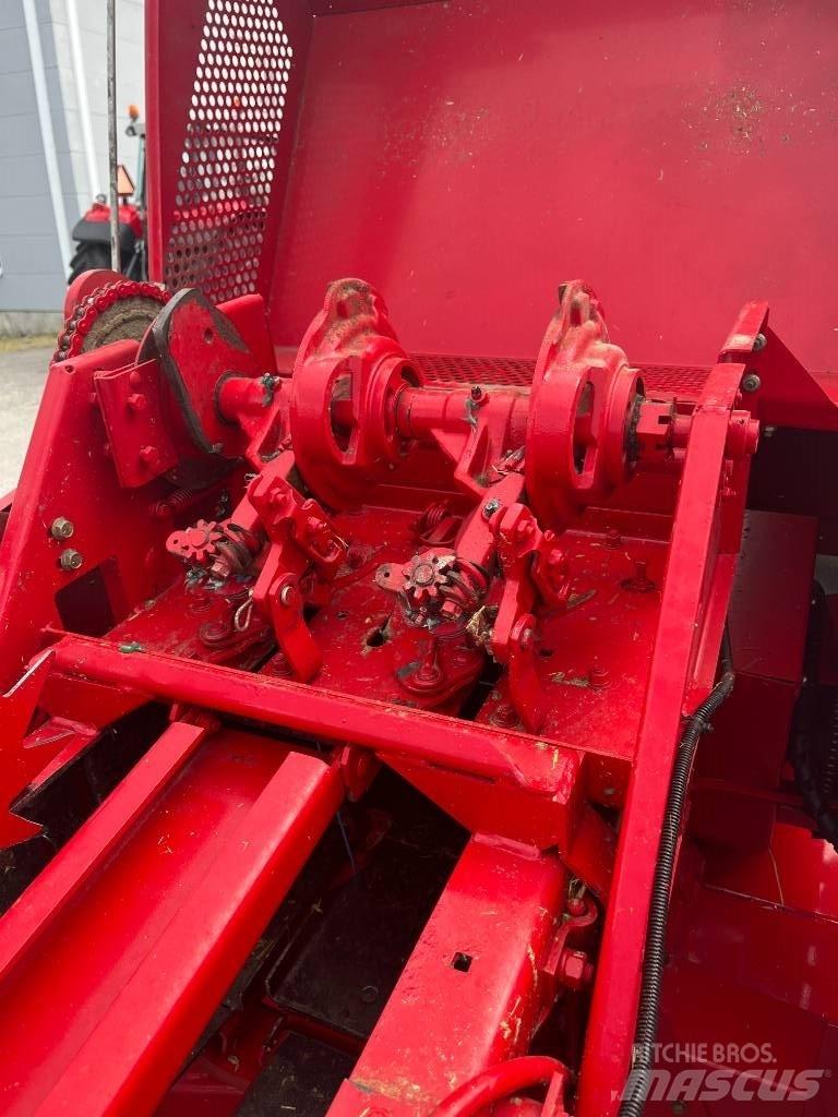 Massey Ferguson 1839 Prasy kostkujące