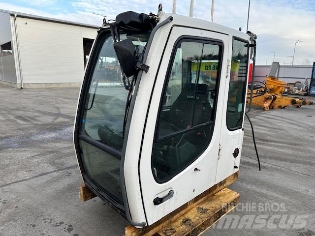 Liebherr R 317 CAB Kabiny i wnętrze