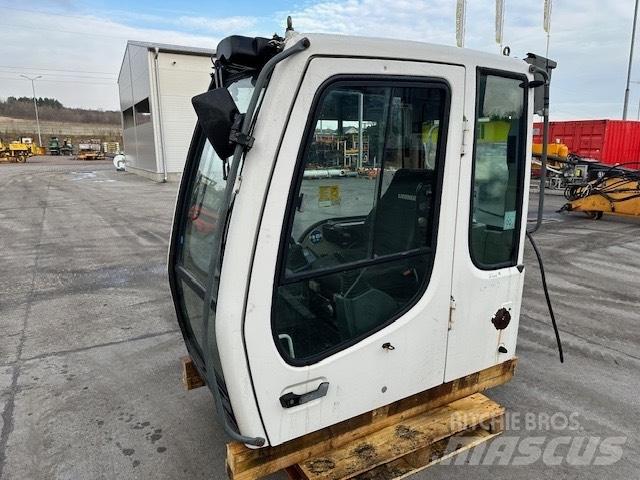 Liebherr R 317 CAB Kabiny i wnętrze