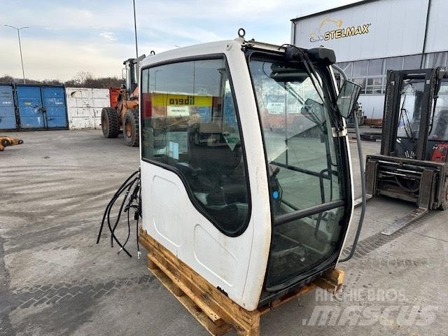 Liebherr R 317 CAB Kabiny i wnętrze