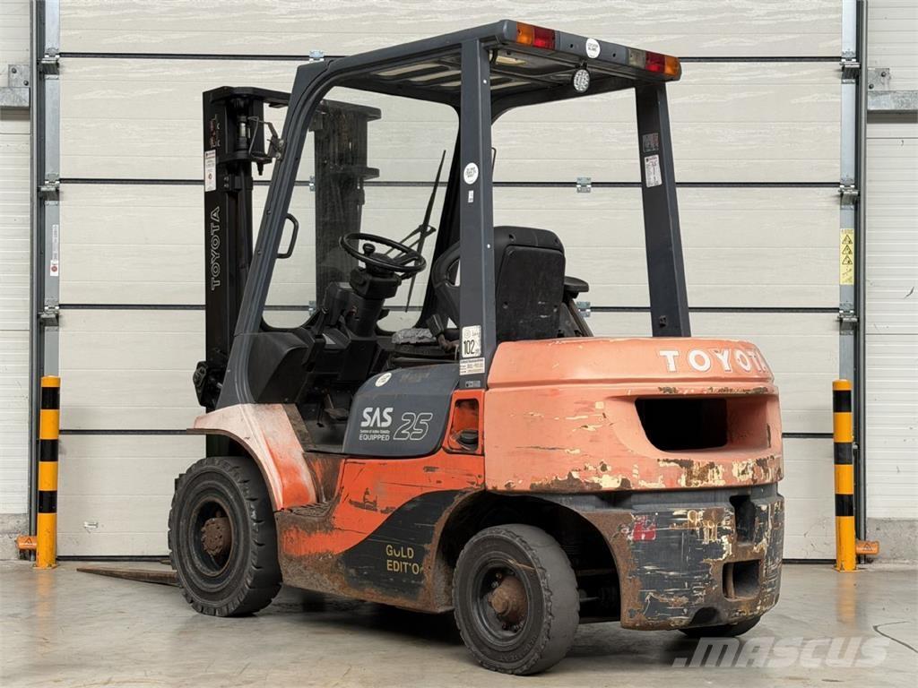 Toyota 62-7FDF25 Wózki Diesla