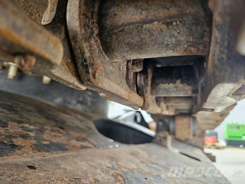 Hitachi ZX 135 US-6 Koparki gąsienicowe