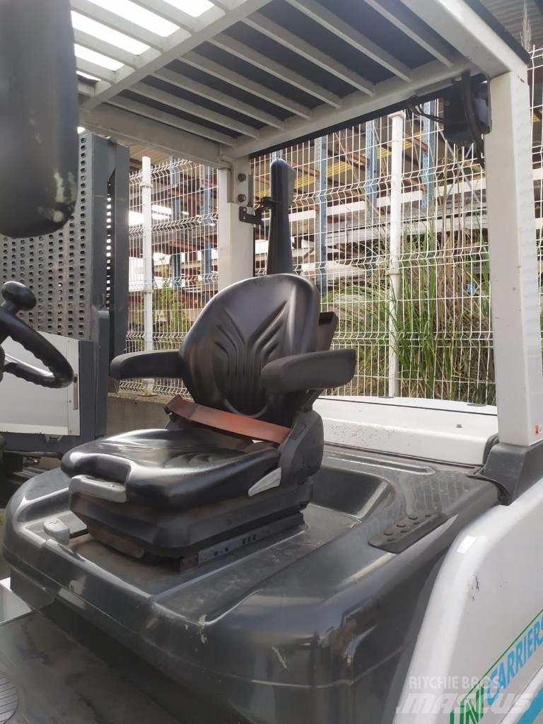 UniCarriers D1F4A40Q Wózki widłowe boczne