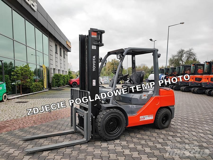 Toyota 02-8FGJF35 Wózki LPG